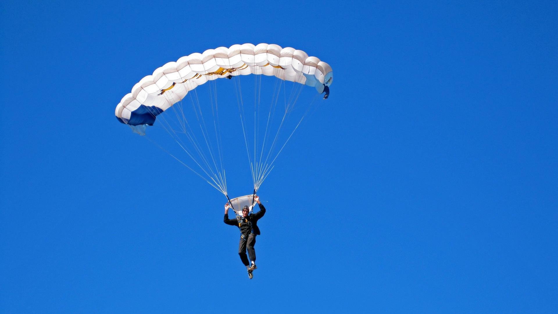 勇士三分手感火热,库里连续命中关键投篮,库里38分勇士双杀